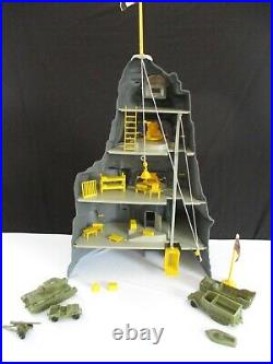 Marx, 1977, Famous WWII Battle of NAVARONE GIANT Play Set #4302 (Lot A) with Box