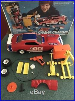 Marx 5175 Pit Change Charger Car & Parts 1974