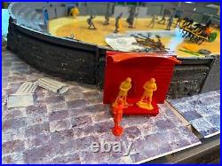 Marx BEN HUR Full Circle COLISEUM PLAYSET with MAT assorted pieces