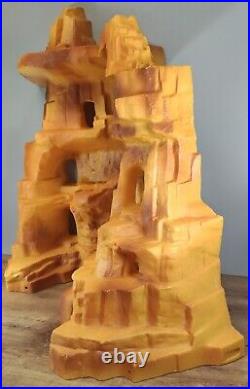 Marx Comanche Pass 20 Tall And 13¼ Tall Rocker Towers And Bridge