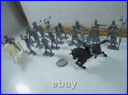 Marx Fighting Knights Carryall Playset 4635, Tin LItho Case, Figs & Accessories