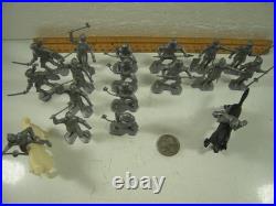 Marx Fighting Knights Carryall Playset 4635, Tin LItho Case, Figs & Accessories