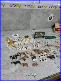 Marx Lionel RR Farm Play Set Plastic Farm Animals Feed Box Road Signs VTG 1960s