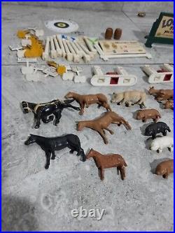 Marx Lionel RR Farm Play Set Plastic Farm Animals Feed Box Road Signs VTG 1960s