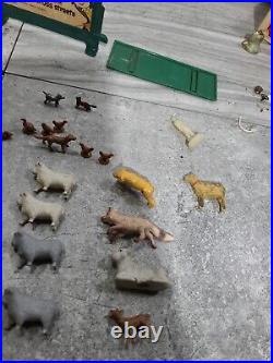 Marx Lionel RR Farm Play Set Plastic Farm Animals Feed Box Road Signs VTG 1960s