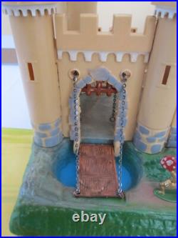 Marx Miniatures Castle and Knights Playset/Box/Play Mat/instructions, excellent