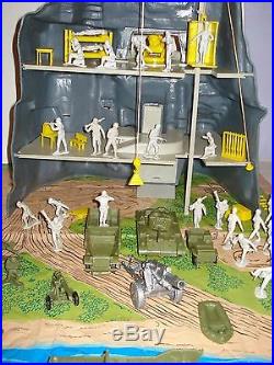 Marx Navarone Playset # 3412 with box & playmat NEAR COMPLETE very Nice