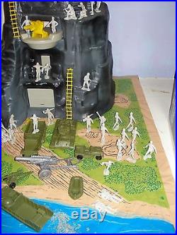 Marx Navarone Playset # 3412 with box & playmat NEAR COMPLETE very Nice