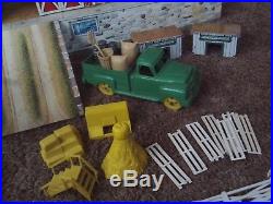 Marx No. 5968 Happi Time Mechanized Platform Barn Farm Set Vintage 1961