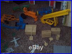 Marx No. 5968 Happi Time Mechanized Platform Barn Farm Set Vintage 1961