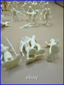 Marx Plastic Eskimo Figures 54mm Lot Of 34 White / YellowithBurgundy Rare