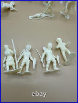 Marx Plastic Eskimo Figures 54mm Lot Of 34 White / YellowithBurgundy Rare
