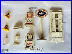 Marx Tin Litho Gas Station with Sky View Parking Garage, With ACCESSORIES. VG+ Cond