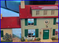 Marx Tin round window Colonial Dollhouse with Princeton rumpus room