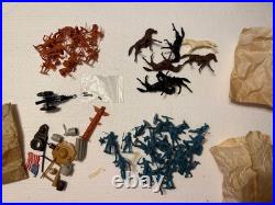 Marx Toys #3681 Fort Apache Play Set Horses Figures Fort Shooting cannon