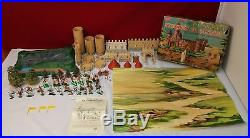 Marx toys Knights Castle Miniature PlaySet DZI vintage 1960