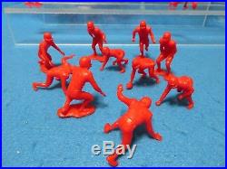 Marx vintage mint set of 32 Football figures in bag, red 54mm