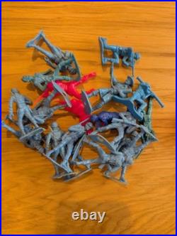 Massive Lot Vintage Army War Men Cowboys Indians Space Animal Plastic Figures