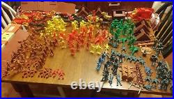Mixed Lot of Marx Fort Apache Figures With 2 #4685 Tin Cases
