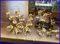 NICE! VINTAGE MARX ROBIN HOOD PLAYSET #4719 CIRCA 1956 Near Complete + Extras