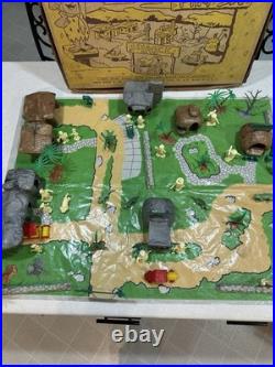RARE Vintage 1961 The Flintstones PlaySet Louis Marx & Company #4672 RARE