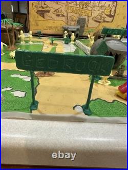 RARE Vintage 1961 The Flintstones PlaySet Louis Marx & Company #4672 RARE