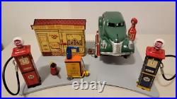 Restored Marx Sunny Side Service Station 1930s with 1930s Marx Lincoln Zypher