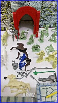 Robin Hood Castle Marx 4720 Character Figures Stag with many extra Accessories