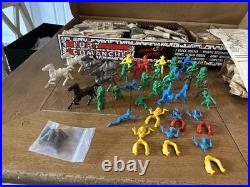 Superior toy #747 Fort Comanche Play set mint in box, RARE! C R