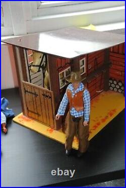 The Lone Ranger Rides Again Figures + Stables Nice Rare Playset