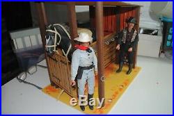 The Lone Ranger Rides Again Stable Playset+butch + Lone Ranger' Nice Set