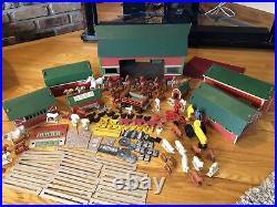 VINTAGE 1940s Sears Roebuck Auburn FARM PLAY SET Cardboard BARN AND PIECES Marx