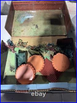 VINTAGE 1968 MARX FORT APACHE CARRY-ALL ACTION PLAYSET Boot Camp Lot