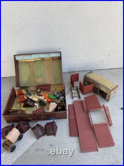 VINTAGE 1968 Marx Carry-All Action Fort Apache Play Set 4685 Cowboys Indians