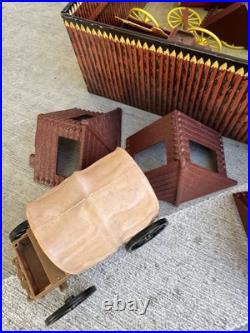 VINTAGE 1968 Marx Carry-All Action Fort Apache Play Set 4685 Cowboys Indians