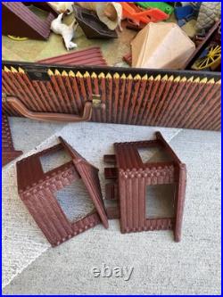 VINTAGE 1968 Marx Carry-All Action Fort Apache Play Set 4685 Cowboys Indians