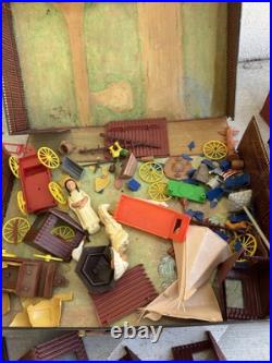 VINTAGE 1968 Marx Carry-All Action Fort Apache Play Set 4685 Cowboys Indians