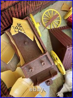 VINTAGE 1968 Marx Carry-All Action Fort Apache Play Set 4685 Cowboys Indians