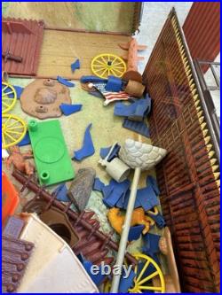 VINTAGE 1968 Marx Carry-All Action Fort Apache Play Set 4685 Cowboys Indians