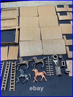 VINTAGE FORT APACHE LOUIS MARX Play Set Accessories