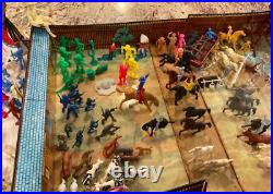 VIntage 1968 Marx Fort Apache Tin Litho Carry-All Play Set #4685 with Accessories VIntage 1968 Marx Fort Apache Tin Litho Carry-All Play Set #4685 with Accessories