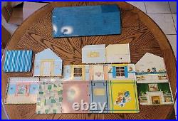 VTG 1950s MARX METAL 2 STORY COLONIAL DOLL HOUSE WithCOVERED PATIO & FURNITURE