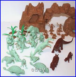 VTG 1971 Marx Dinosaurs Cavemen Prehistoric Play Set #3398 Plastic Toy USA w Box