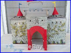 VTG MARX ROBIN HOOD PLAY SET TIN CASTLE with FIGURES & ACCESSORIES INCOMPLETE
