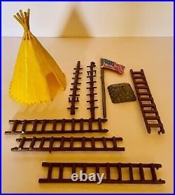 Vintage 1950's Marx Fort Apache Play set