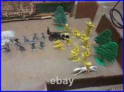Vintage 1950's Marx Fort Apache Stockade Series 2000 #3682 Lots of Accessories