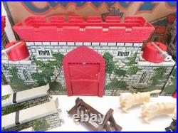 Vintage 1950s Marx Playset Medieval Caste Fort (a)