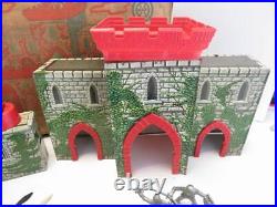 Vintage 1950s Marx Playset Medieval Castle Fort (b)