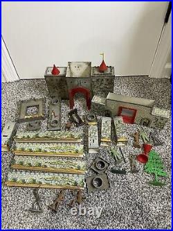 Vintage 1956 MARX Robin Hood Castle Set in Box with Figures and Acessories