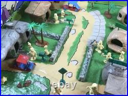 Vintage 1961 Flintstones Play Set No. 4762 + Background + 11 Standees
